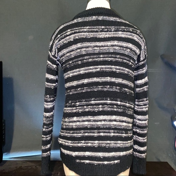 Calvin Klein sweater - Picture 2 of 4